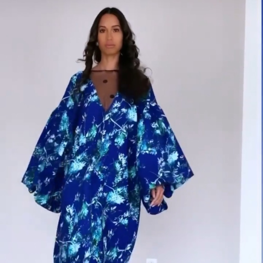 Elegant Blue Floral Maxi Dress - Picture 3 of 8